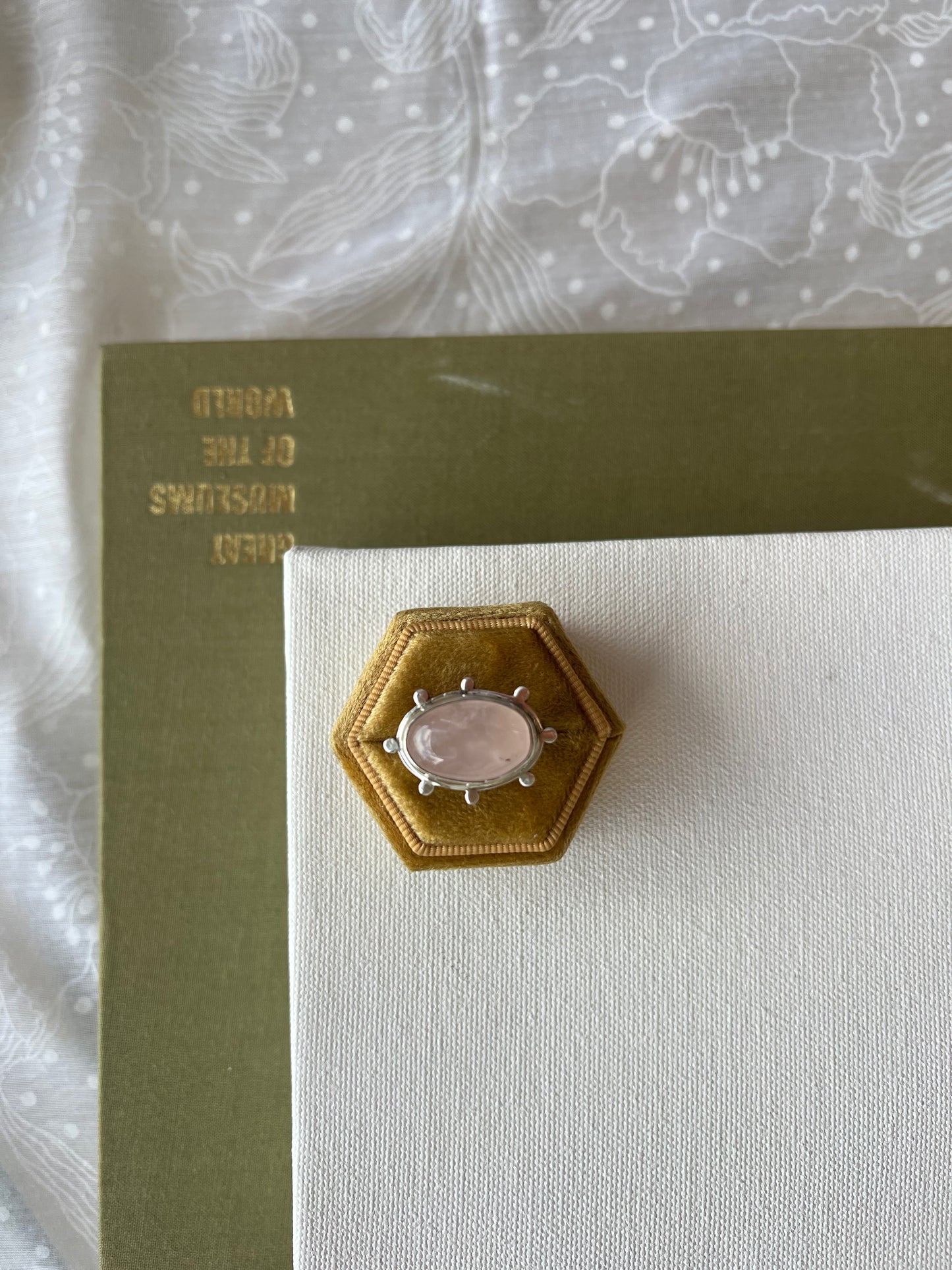 Amulette Ring in Rose Quartz