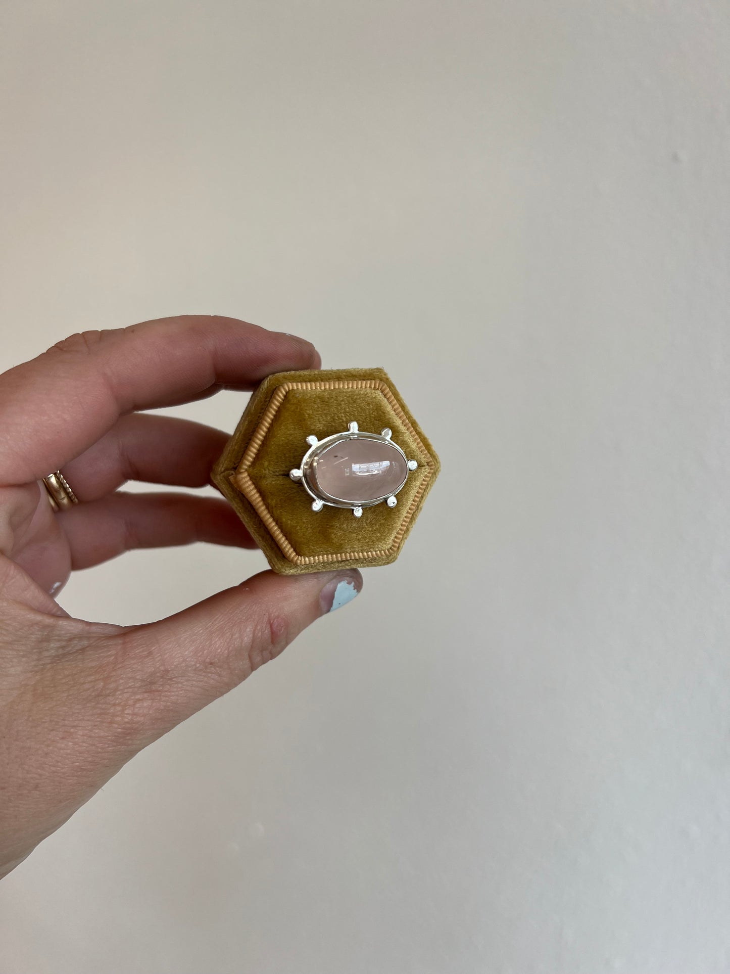 Amulette Ring in Rose Quartz