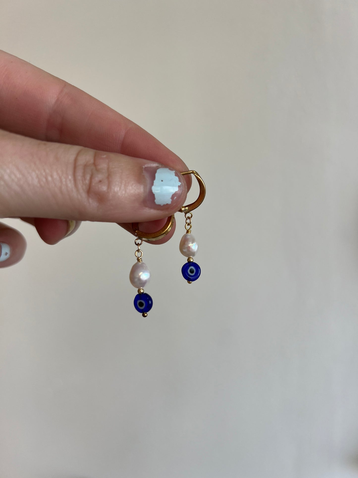 Ojo Pearl Hinge Hoops