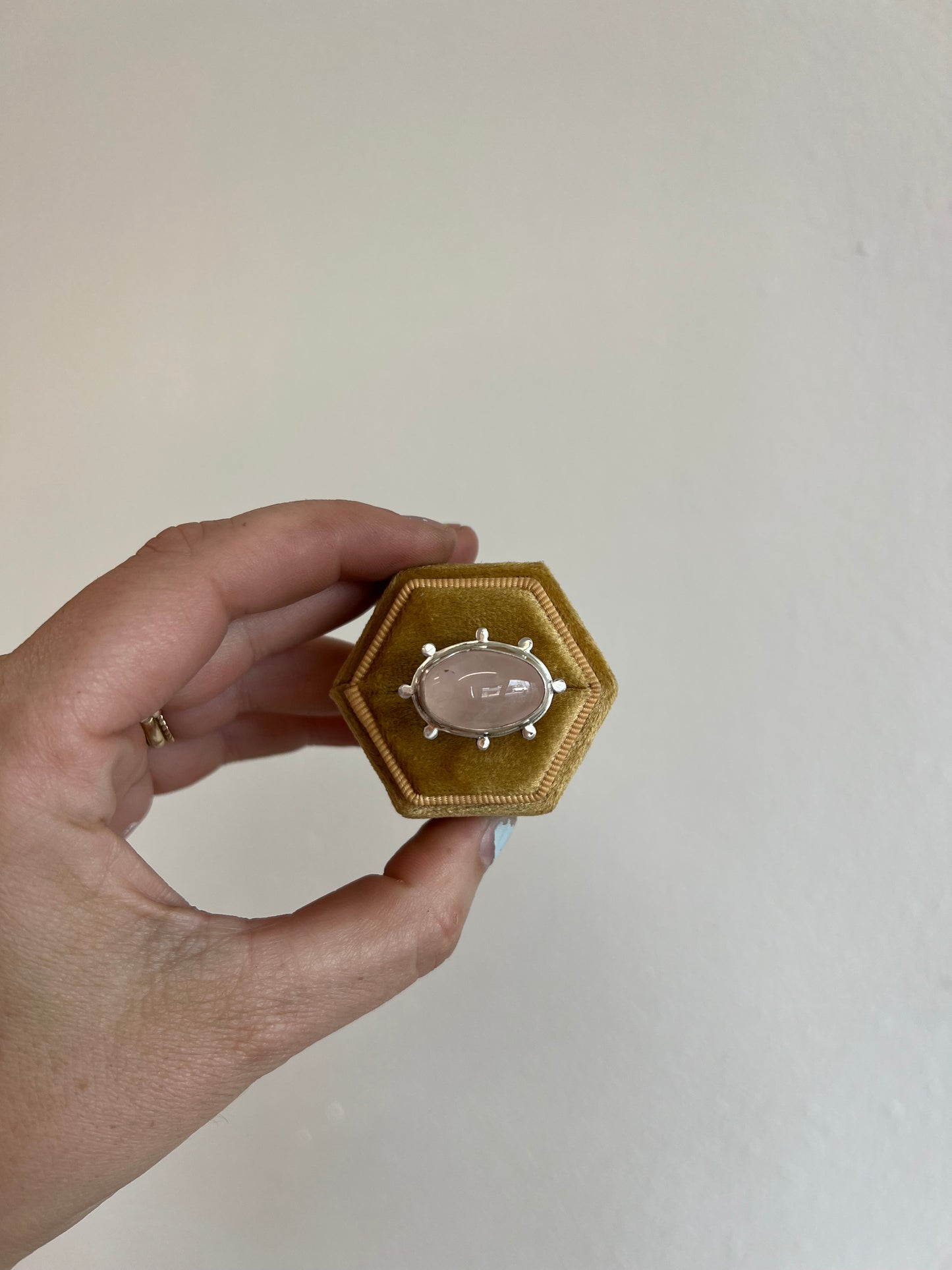 Amulette Ring in Rose Quartz