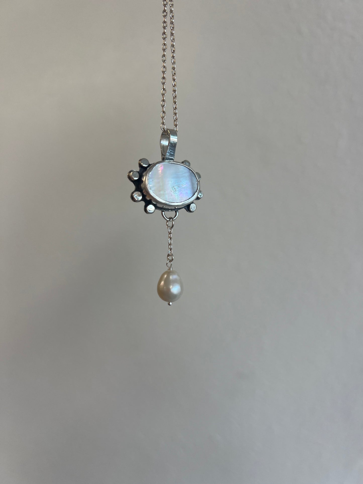 Mother of Pearl: Amulette Pearl Drop