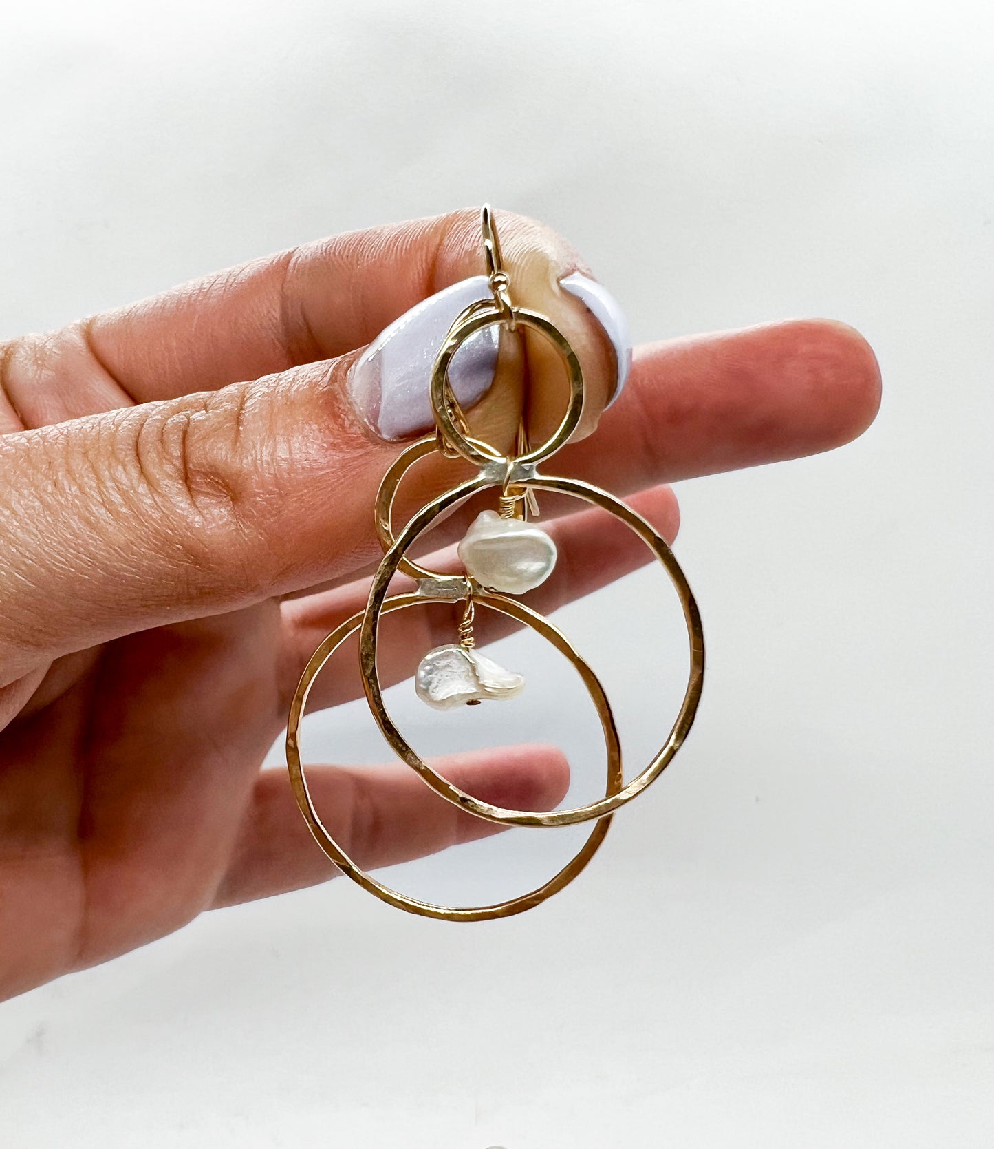 The Double Hoop with Swinging Pearl